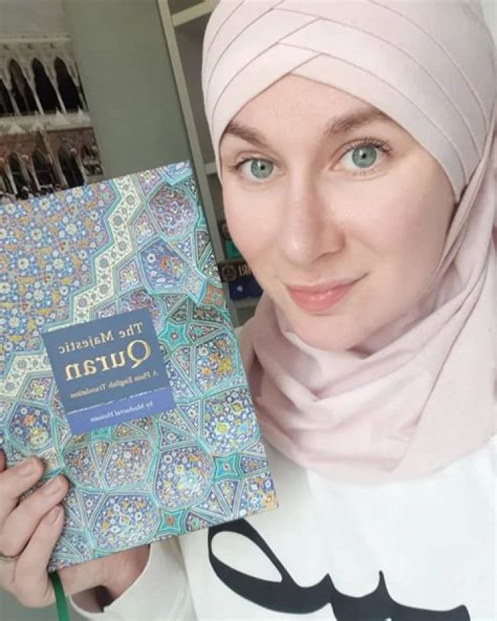 Aisha Rosalie - Bio, Age, Career, Height, Net Worth, Facts