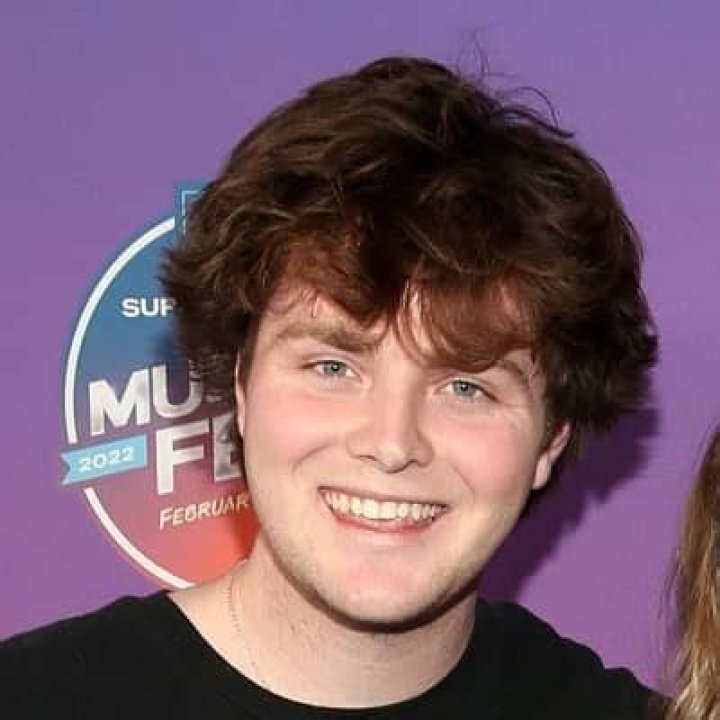 Alex Warren - Bio, Career, Age, Net Worth, Height, Facts