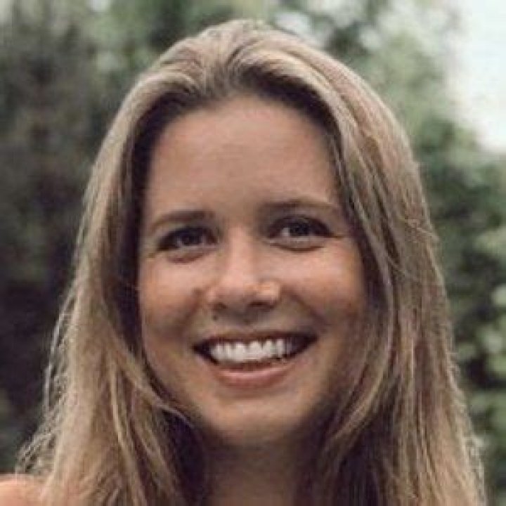 Caroline Sartorius - Bio, Age, Height, Single, Nationality, Body Measurement, Career