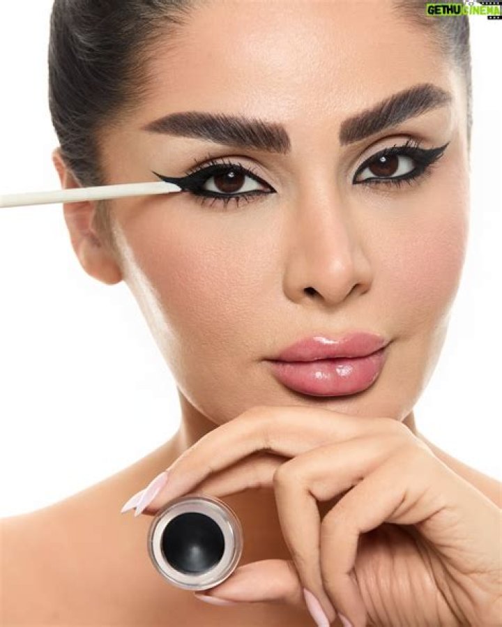 Donya Jahanbakht - Bio, Age, In Relation, Nationality, Body Measurement, Career