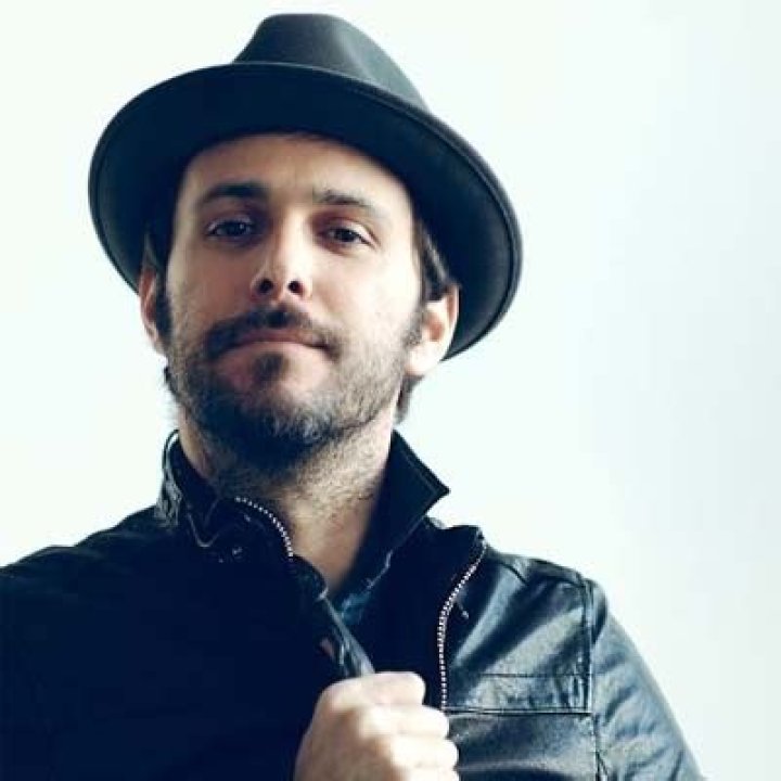 Greg Laswell - Bio, Age, Net Worth, Single, Nationality, Body Measurement, Career