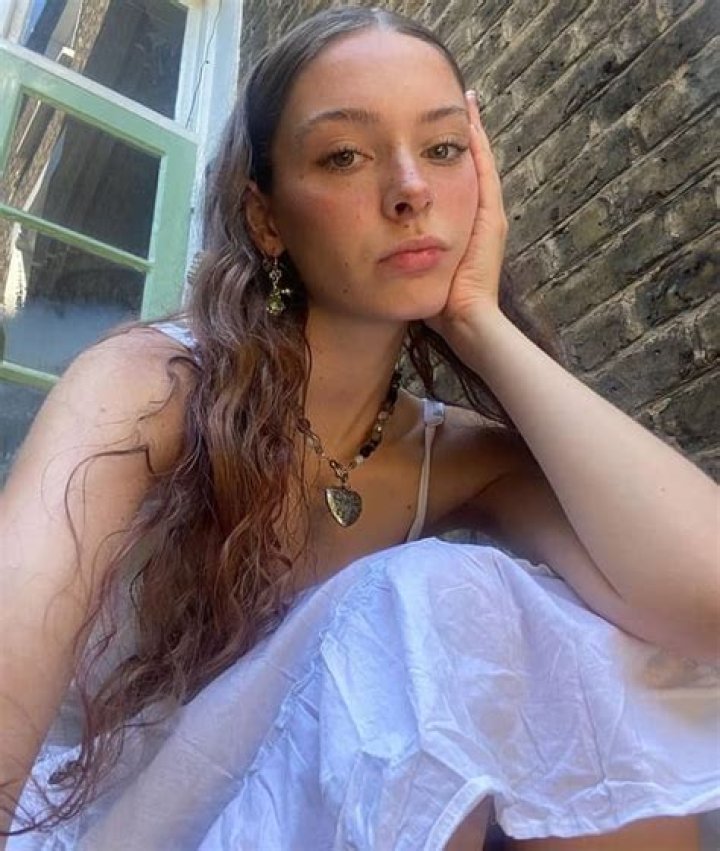 Holly Humberstone - Career, Bio, Single, Age, Net Worth, Facts