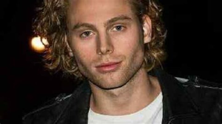 Luke Hemmings - Bio, Age, Net Worth, Height, In Relation, Nationality, Body Measurement, Career