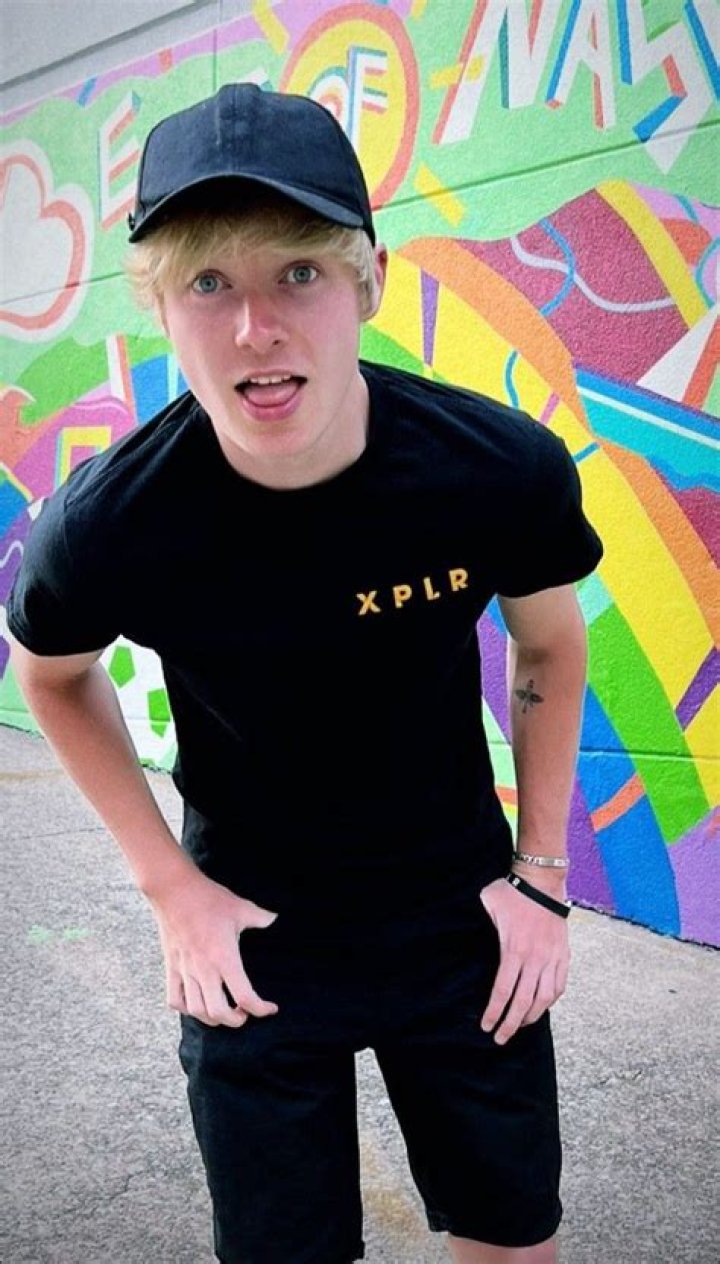 Sam Golbach - Bio, Age, Net Worth, Height, Single, Nationality, Career