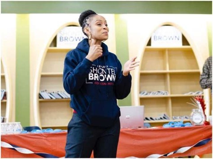 Shontel Brown - Bio, Age, Net Worth, Height, Nationality, Body Measurement, Career
