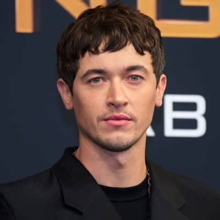 Tom Blyth - Bio, Age, Height, Net Worth, Facts, Nationality